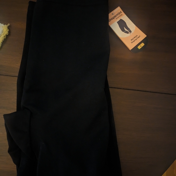 Shapermint essentials midwaist shaping  capri - Picture 2 of 3